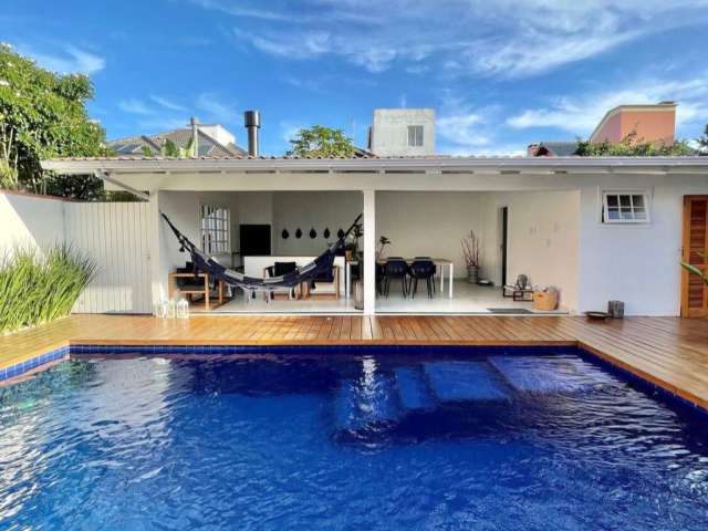 Casa térrea moderna a dois minutos da praia de Jurerê, Florianópolis