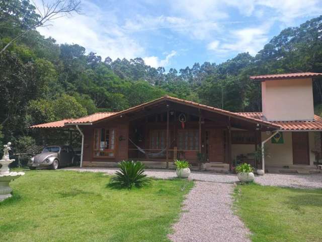 Chácara / sítio com 4 quartos à venda no Morro Azul, Paraibuna  por R$ 1.500.000