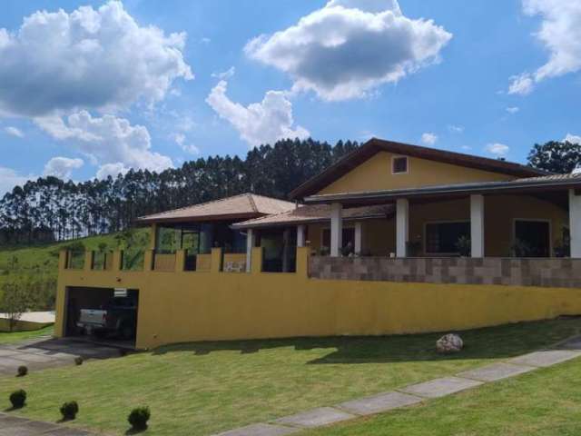 Chácara / sítio com 4 quartos à venda na Vila Menino Jesus, Caçapava  por R$ 1.100.000