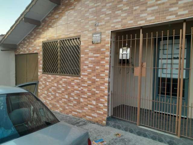 Casa com 2 quartos para alugar no Alto da Ponte, São José dos Campos  por R$ 1.800