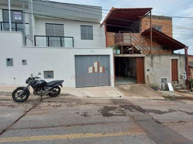 Casa Duplex á Venda no Bairro  São João, Betim, MG