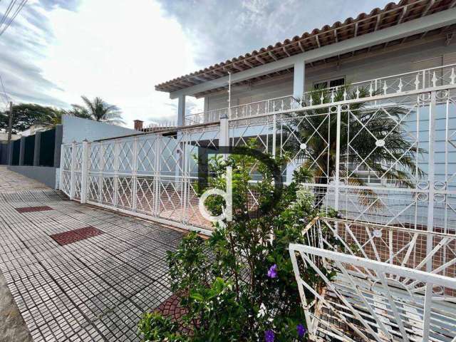 Casa com 3 Quartos e 4 banheiros à Venda, 302 m² por R$ 980.000