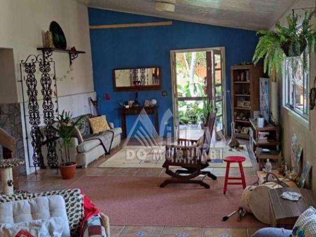 Casa com 3 dormitórios à venda, 310 m² por R$ 950.000,00 - Chácaras Bosque do Embu - Embu das Artes/SP