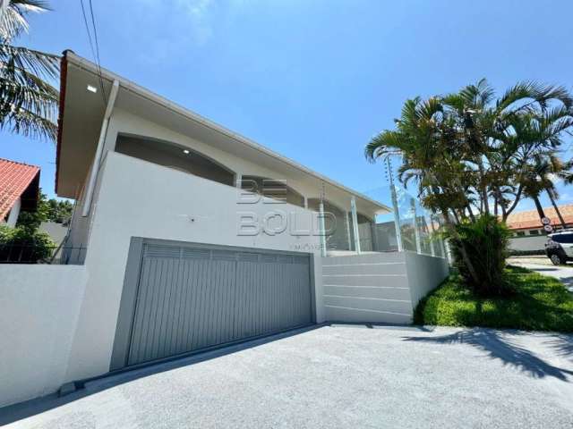 Casa com 5 quartos à venda na Rua Joaquim Fernandez de Oliveira, 200, Abraão, Florianópolis por R$ 2.200.000
