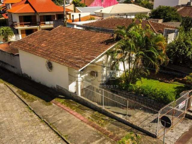 Casa com 3 quartos à venda na Rua José Lins do Rêgo, 195, Bom Abrigo, Florianópolis por R$ 900.000