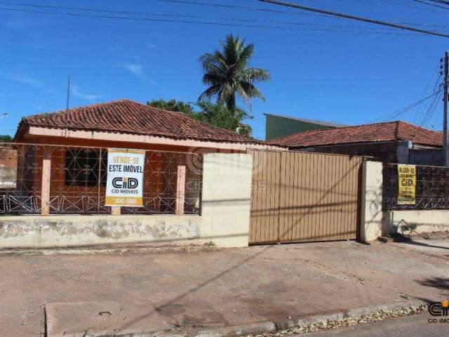Casa com 3 quartos para alugar próximo a Av. Fernando Corrêa da Costa