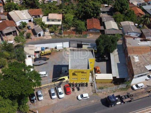 Prédio comercial à venda com 1.520 m² na Av. Ulisses Pómpeu de Campos