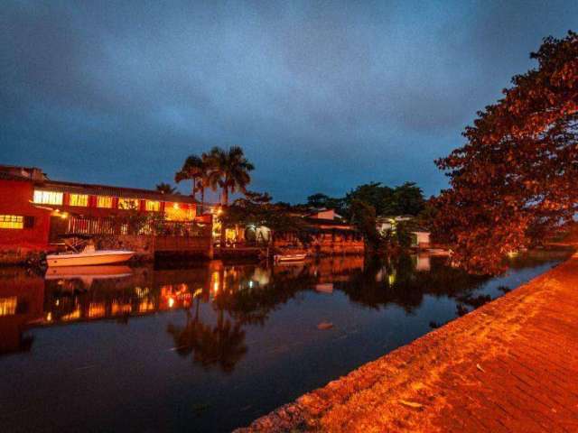 Maravilhosa casa na beira rio com 4 Suítes à venda, 165 m² por R$ 1.900.000 - Parque Imperial - Paraty/RJ