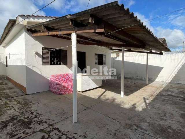 Casa à venda, 4 quartos, 1 suíte, 2 vagas, Jardim das Palmeiras - Uberlândia/MG