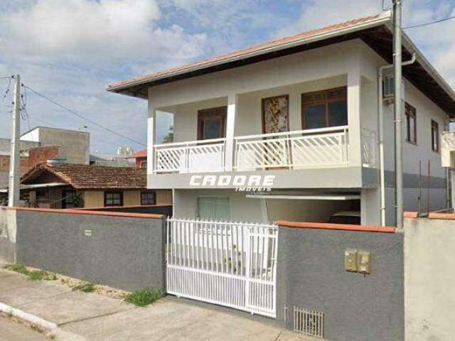 Casa com 03 dormitórios no bairro Jardim Iate Clube, Balneário Camboriú| Cadore Imóveis