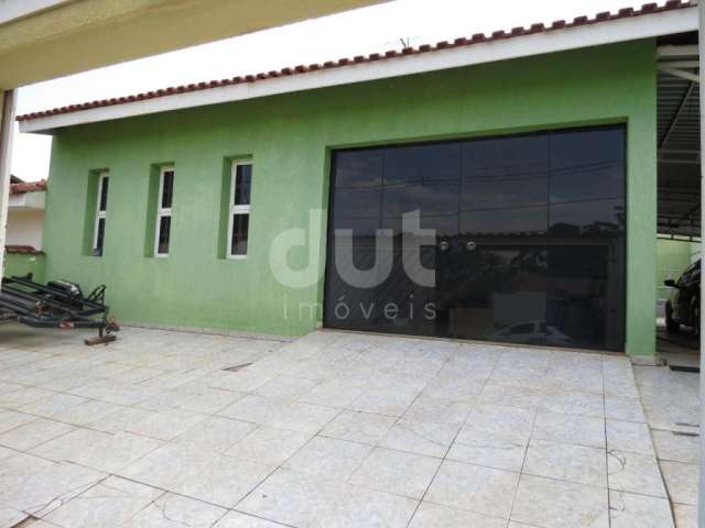 Casa com 3 quartos à venda na Rua Bibiano Claro Roman, 40, Parque da Figueira, Paulínia, 250 m2 por R$ 700.000