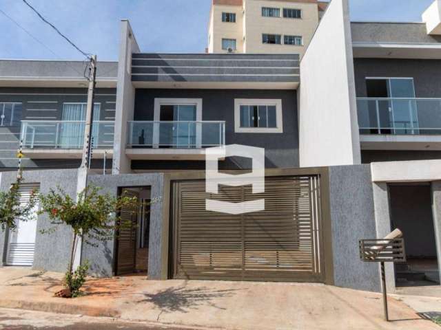 Sobrando novo! 2 dormitórios e 1 suite à venda, 109 m² por R$ 320.000 - Loteamento Jardim Por do Sol - Apucarana/PR