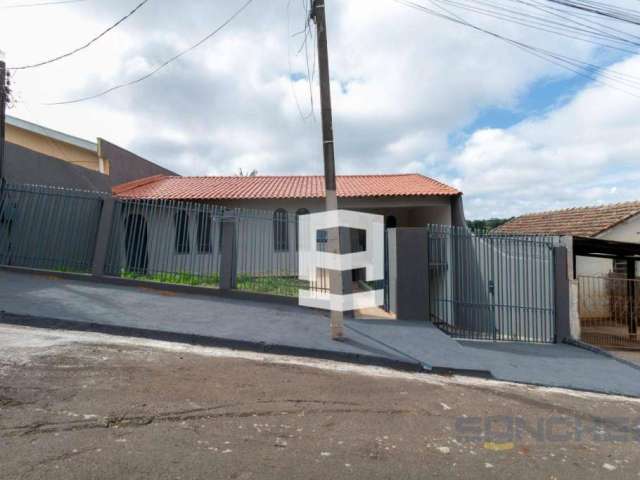Casa com 3 dormitórios à venda, 140 m² por R$ 230.000,00 - Núcleo Habitacional Adriano Correia - Apucarana/PR