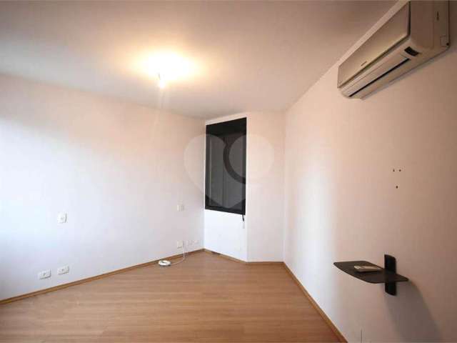 Apartamento com 3 quartos para alugar na Rua César Vallejo, 239, Real Parque, São Paulo, 238 m2 por R$ 4.000