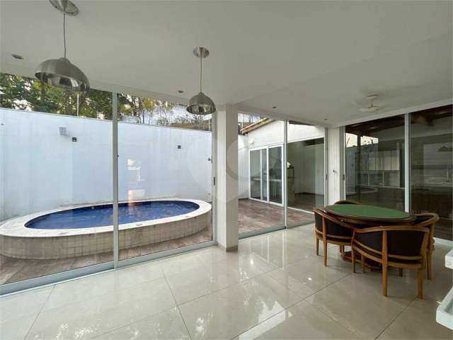 Casa em condomínio fechado com 6 quartos para alugar na Avenida Victor Civita, 187, Tamboré, Santana de Parnaíba, 380 m2 por R$ 10.500
