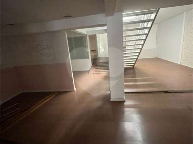 Apartamento para alugar na Rua Teodoro Sampaio, 1254, Pinheiros, São Paulo, 311 m2 por R$ 18.000