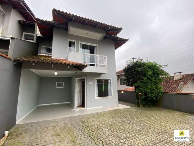 Casa com 3 quartos à venda na Rua Adalberto Schmalz, 450, Glória, Joinville por R$ 750.000
