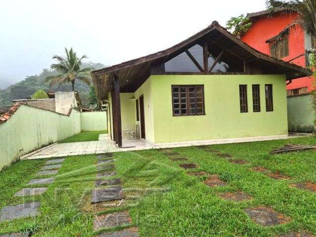 Ubatuba, Horto - Vila Verde -  Belíssima casa com 3 dormitórios, sala, cozinha e banheiros.