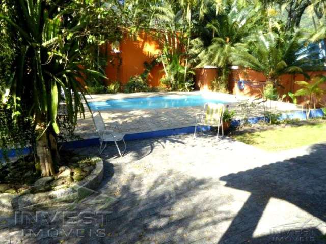 Ubatuba, Perequê - Mirim - Linda casa com piscina, com terreno de 1.000m2.