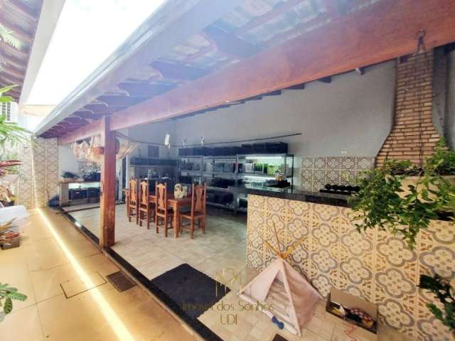 Casa com 3 quartos à venda no Alto Umuarama, Uberlândia  por R$ 720.000