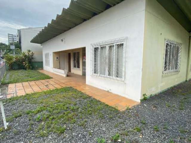 Casa com 4 quartos à venda na Rua Promotor Ribeiro de Carvalho, 280, Vila Nova, Blumenau por R$ 690.000