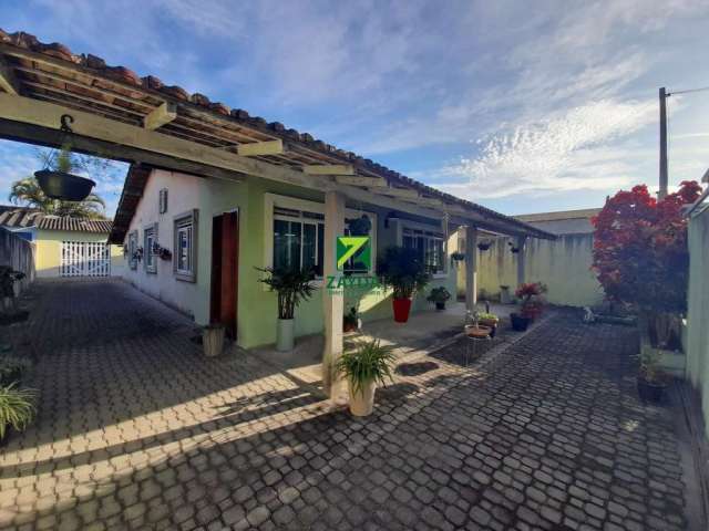 Casa linear totalmente independente com 04 quartos a poucos passos da praia, no Bairro Leda, em Barra de São João.
