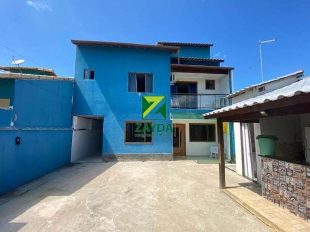 Casa duplex com 04 quartos, no Condomínio Gravatá, em Cabo Frio.