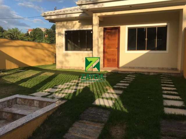 Casa independente com 02 quartos e amplo quintal, no bairro Serramar - Rio das Ostras.