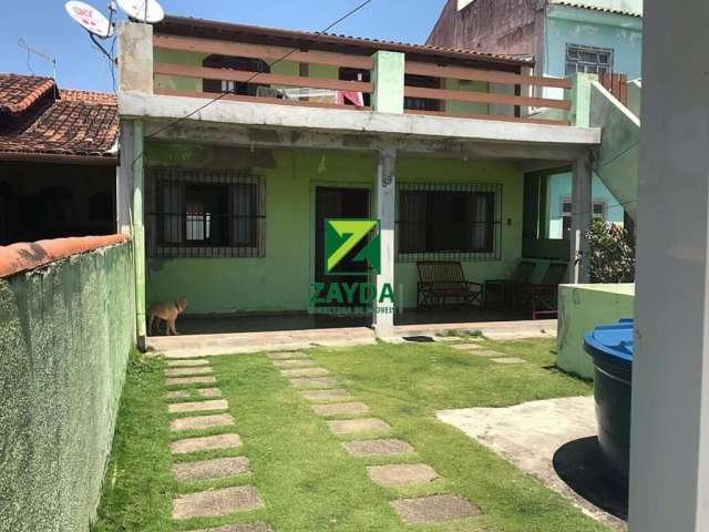 Casa com 02 quartos e quintal, na praia do Centro de Barra de São João.