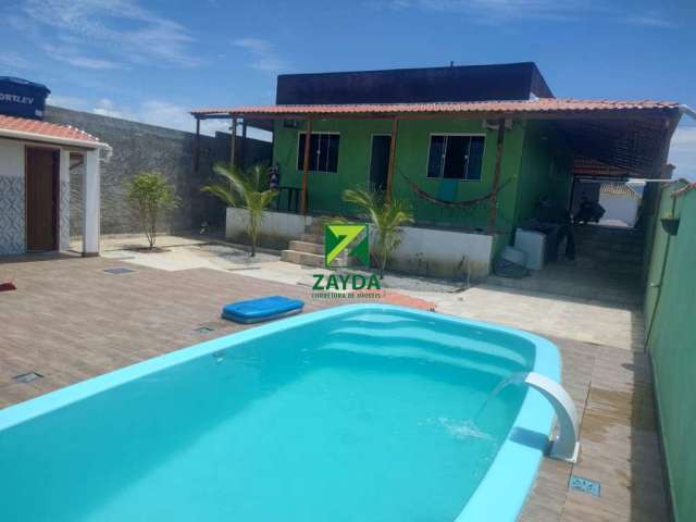 Casa linear com piscina e 03 quartos, no Condomínio Green Village, Casimiro de Abreu.