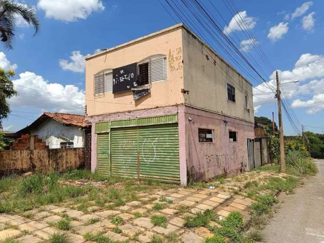 Sobrado Comercial com Casa Anexa: Oportunidade Única no Setor Cidade Satélite