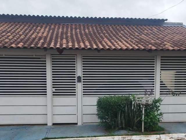 Casa à venda no Bairro Goiânia 2, 3 QUARTOS C/ SUÍTE.
