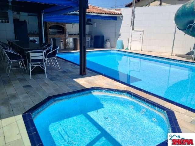 Casa a venda em Mongaguá com piscina por R$ 531.000,00