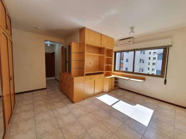 Apartamento para Venda em Florianópolis, Centro, 4 dormitórios, 1 suíte, 4 banheiros, 2 vagas