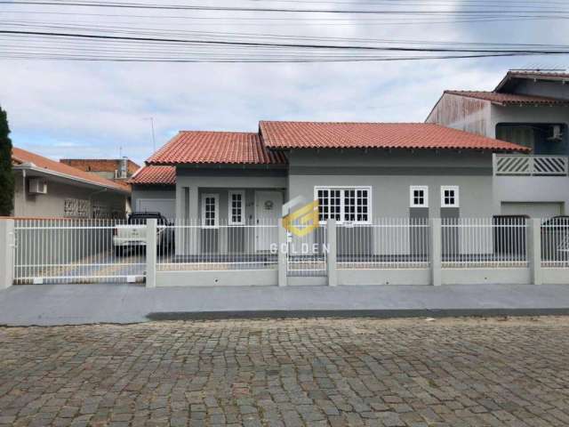 Casa com 3 dormitórios à venda, 170 m² por R$ 900.000 - Centro - Tijucas/SC
