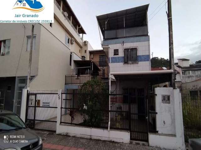 Casa com 2 quartos à venda na Rua Libéria, 235, Nações, Balneário Camboriú, 229 m2 por R$ 1.600.000