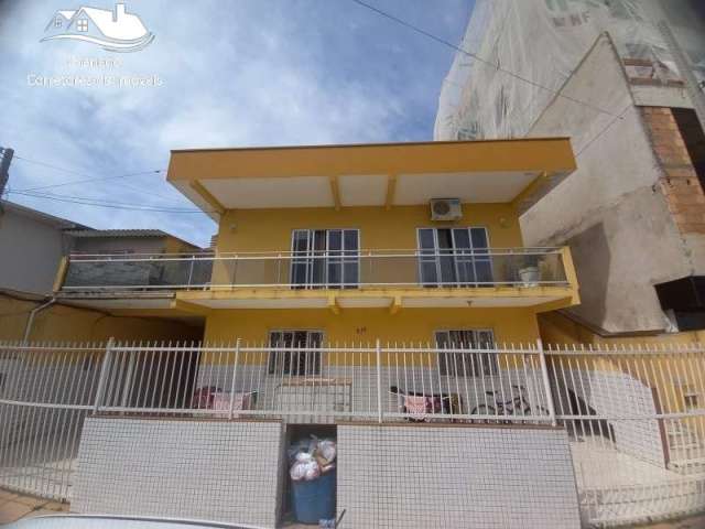 Casa em Balneário Camboriú no bairro das Nações com 9 kitnets ótima fonte de renda