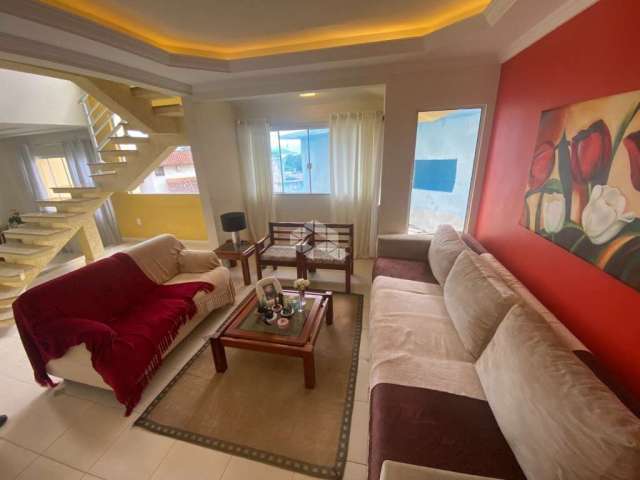 Casa residencial com 4 dormitórios, sendo 2 suítes, 280 m² e 2 vagas de garagem. - Centro - Florianópolis/SC