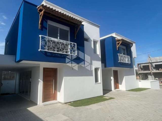 Casa residencial com 3 dormitórios sendo 3 suítes, 1 vaga de garagem no bairro Alto Ribeirão - Florianópolis/SC