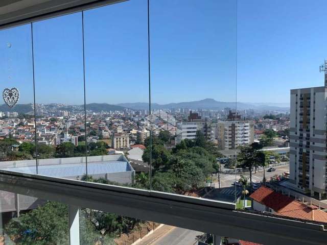 Apartamento com vista panorâmica, mobiliado com 3 dormitórios, sendo 1 suíte, 2 vagas de garagem no bairro Estreito em Florianópolis/SC.