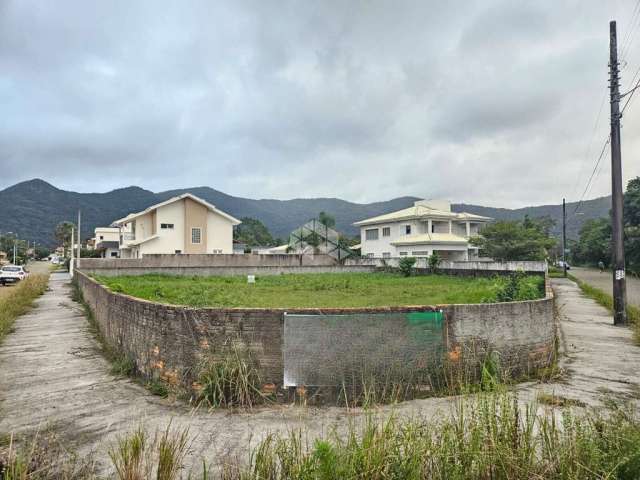 Terreno com área de 885,00m², no bairro Açores em Florianópolis/SC.