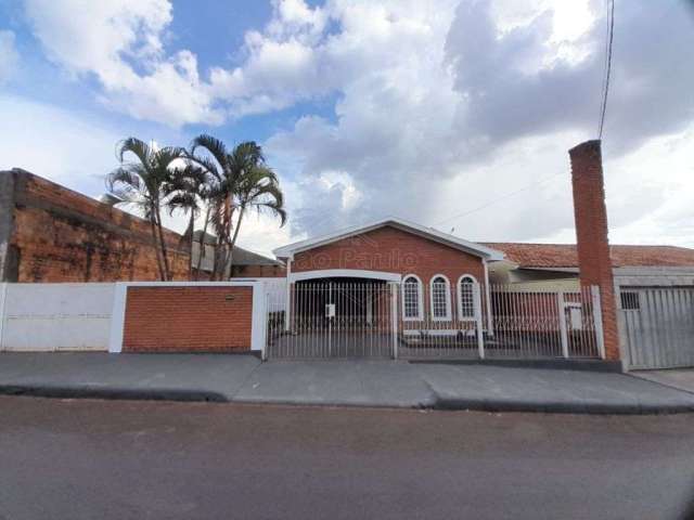 Casa com 2 quartos para alugar na Avenida Maria Balbino Dotoli Carlesci, 41, Nova Vila Cerqueira, Américo Brasiliense, 82 m2 por R$ 1.250
