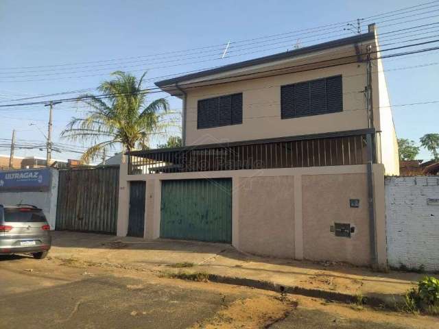 Casa com 4 quartos para alugar na Rua Doutor José de Freitas Madeira, 808, Jardim Veneza, Araraquara, 246 m2 por R$ 1.200