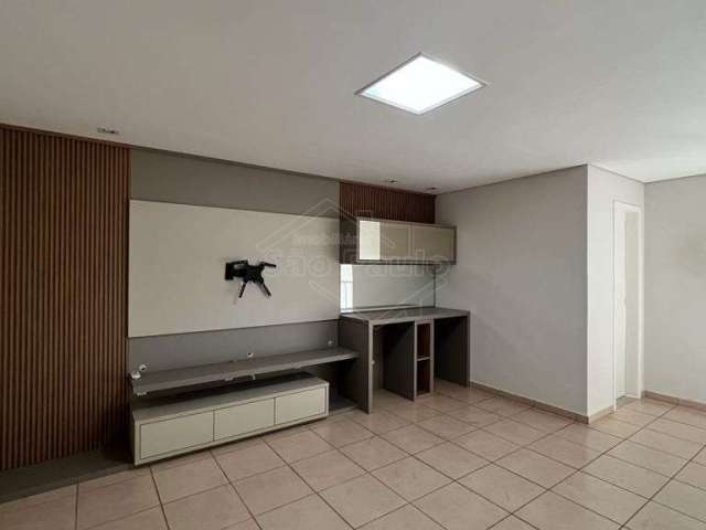 Apartamento com 3 quartos para alugar na Rua Treze de Maio, 860, Vila Xavier (Vila Xavier), Araraquara, 133 m2 por R$ 1.950