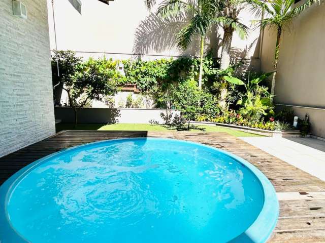 Casa de alto padrão frente mar com piscina aquecida