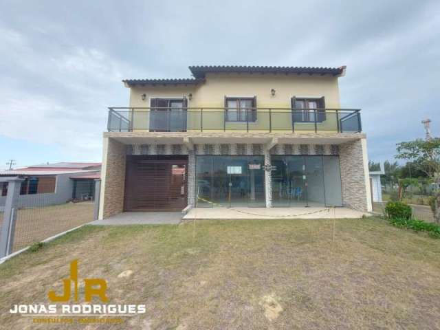 Casa 3 Dormitórios à venda no Bairro Nova Tramandaí com 180 m² de área privativa - 1 vaga de garagem