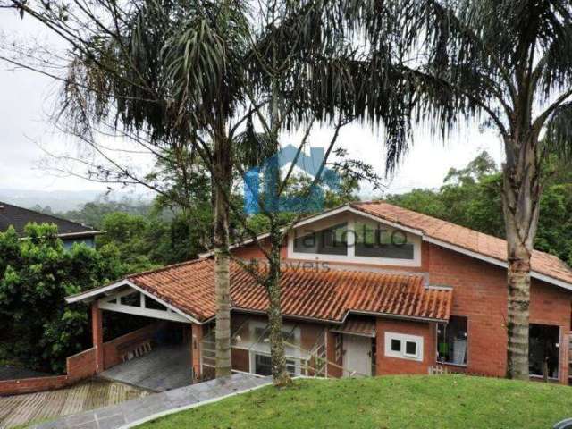 Casa em Condomínio na Granja Viana - Ótima localização e muito verde!