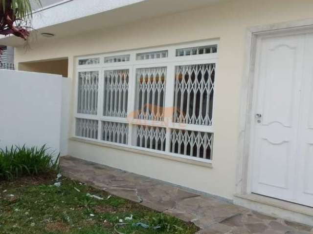 Casa com 4 Quartos e 2 suítes no Santa Quitéria à Venda,264 m²
