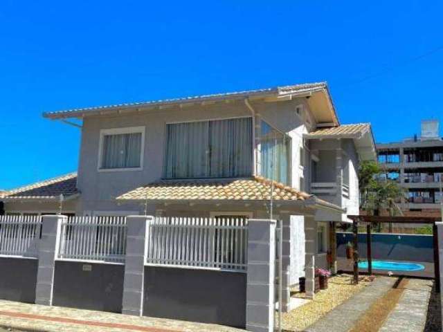 Casa com 6 dormitórios a 150m da praia, 280 m² por R$ 1.400.000 - Itajuba - Barra Velha/SC