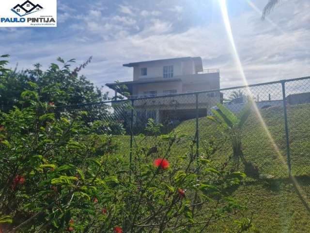 Linda chácara com 5 quartos e excelente acabamento em condomínio fechado em Salto